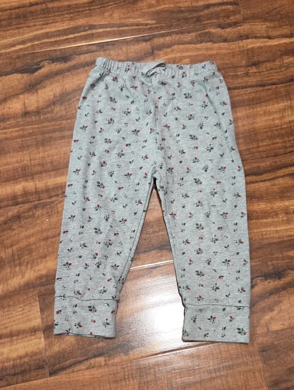 GAP Baby EUC 18-24 Months Gray/Red Holly Print Sweatshirt and Pants Set